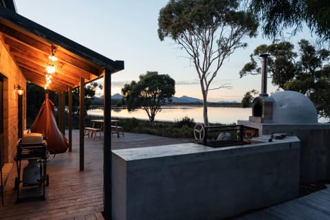 Numie Waterfront Luxury House with sauna and hot tub House in Tasmania