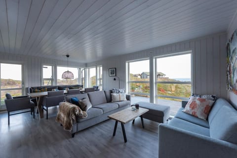 Lofoten Midnightsun Northern lights Golf Beach Horses House in Lofoten