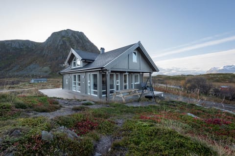Lofoten Midnightsun Northern lights Golf Beach Horses House in Lofoten