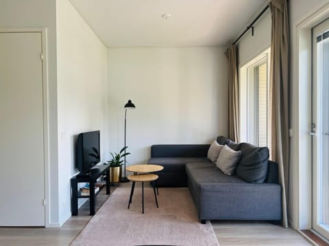 Moderni paritalo lähellä lentokenttää, free parking, sauna Apartment in Uusimaa