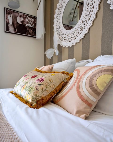 Bed, Decorative detail, Bedroom