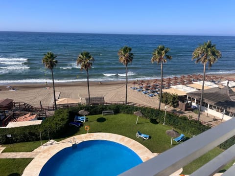 Primera linea de playa Apartment in Sitio de Calahonda