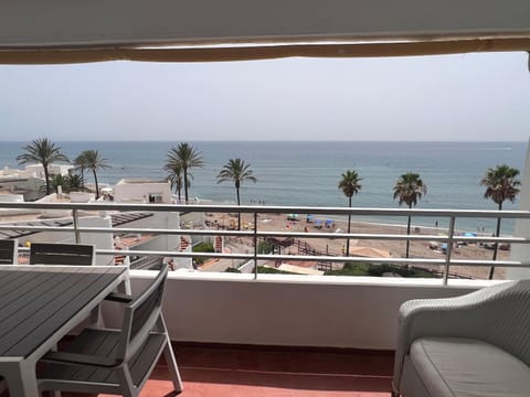 Primera linea de playa Apartment in Sitio de Calahonda