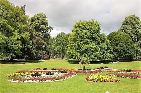 *RE9bC* For your most relaxed & Cosy stay + Free Parking + Free Fast WiFi * Vacation rental in Leeds