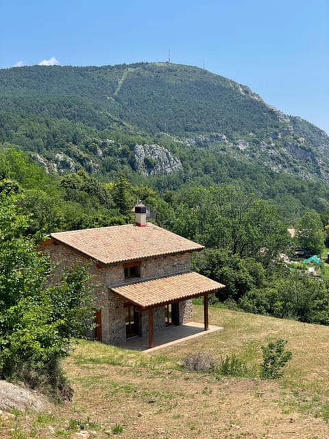 Property building, Day, Natural landscape, Mountain view