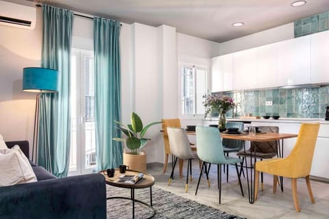 Balcony/Terrace, Kitchen or kitchenette, Living room, Seating area, Dining area