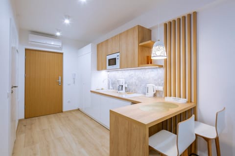 Kitchen or kitchenette, pet friendly, stove