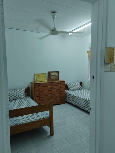 Bed, Bedroom, fireplace, air conditioner