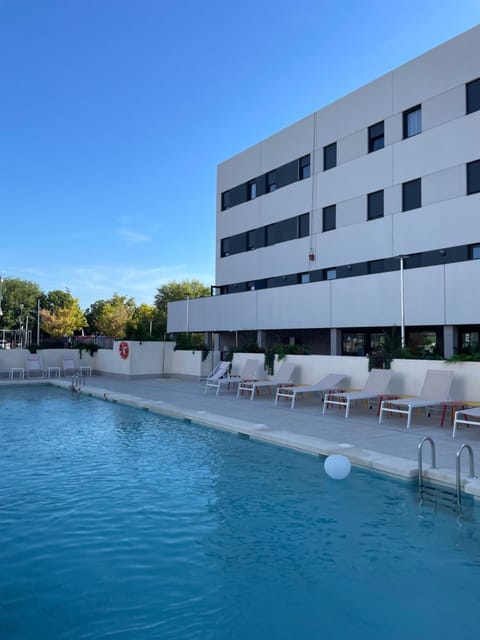Property building, Day, Pool view, Swimming pool, sunbed