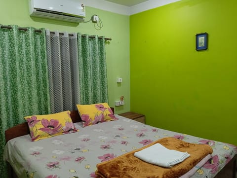 Bedroom, air conditioner