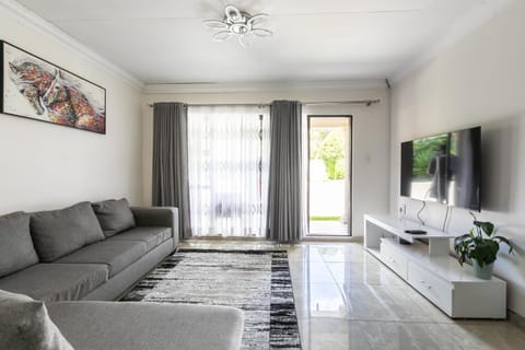Communal lounge/ TV room, Living room, Seating area