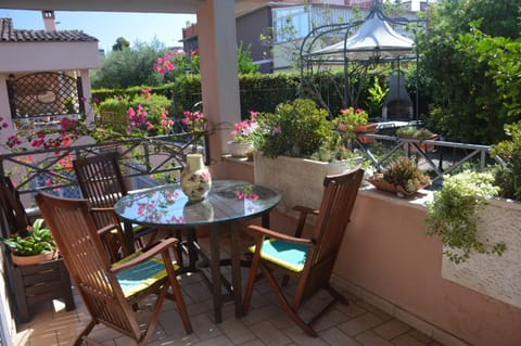 Garden, Balcony/Terrace, Balcony/Terrace, Dining area, Garden view, Internal: Not applicable to any particular room
