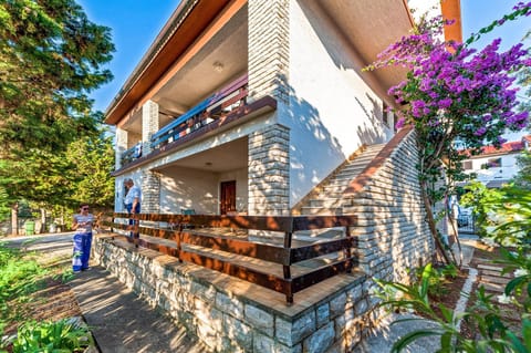 Property building, Garden, View (from property/room), Balcony/Terrace