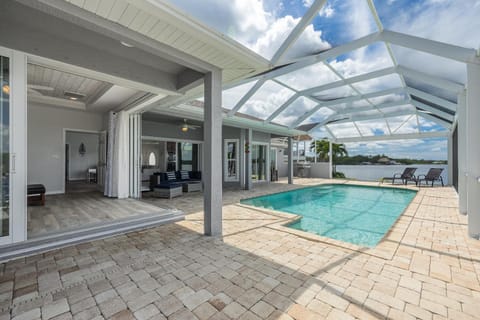 Heaven Found! Stunning River Views & Pool - Villa Island Sunset - Roelens Vacations House in North Fort Myers