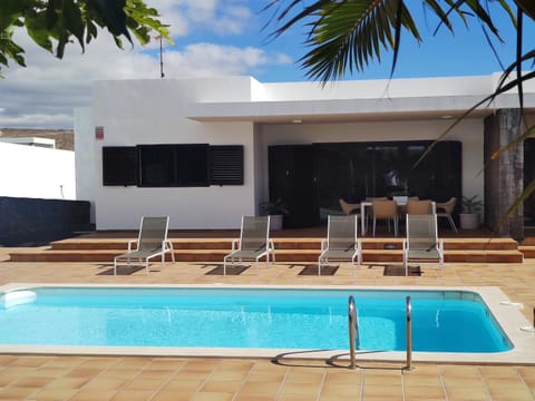 Day, Pool view, Swimming pool, sunbed