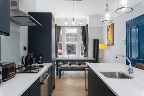 Bifolds, enclosed garden. Southport character home House in Southport