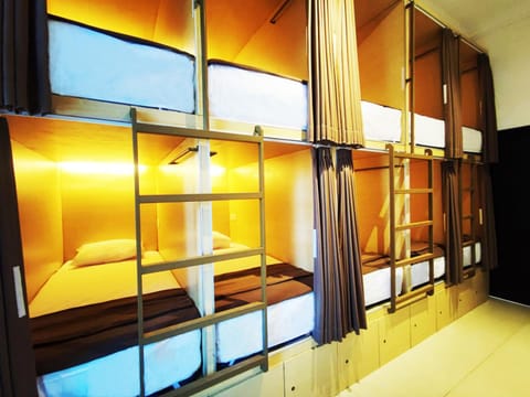 Property building, Bed, Bedroom