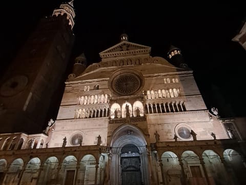 Nearby landmark, Landmark view