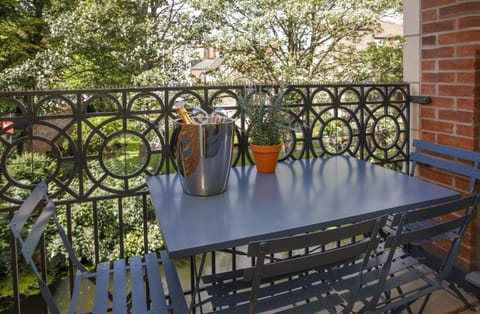 Property building, Balcony/Terrace