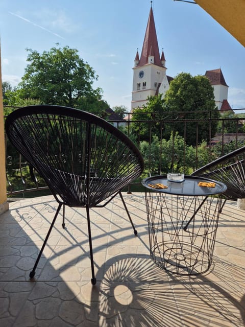 View (from property/room), Balcony/Terrace, City view