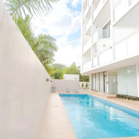 Property building, Day, Pool view, Swimming pool, Swimming pool