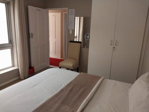 Serenity Shores Backpackers Hostel in Cape Town