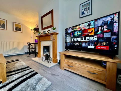 Communal lounge/ TV room, TV and multimedia, Living room