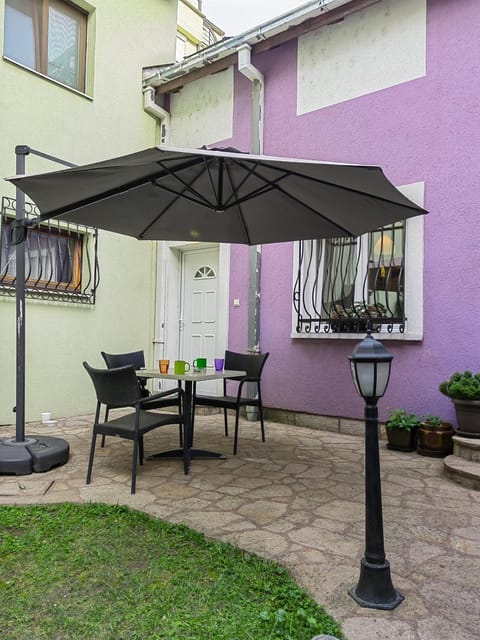 Property building, Patio, Garden, Balcony/Terrace