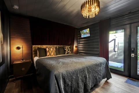 Kiki 1 - Men's Clothing optional Guest Houses Bed and Breakfast in Wilton Manors