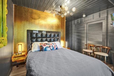 Kiki 2 - Men's Clothing optional Guest Houses Bed and Breakfast in Wilton Manors