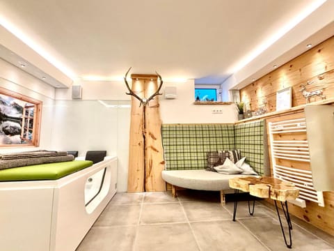 Hot Tub, Hot Tub, Bathroom, Spa and wellness centre/facilities, Spa and wellness centre/facilities, Seating area, Swimming pool, Bath