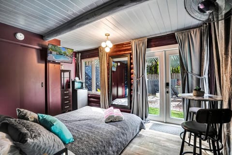 Kiki 3 - Men's Clothing optional Guest Houses Bed and Breakfast in Wilton Manors