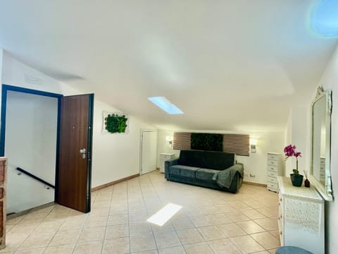 Sealovers house with sea view & big terrace Apartment in Civitavecchia