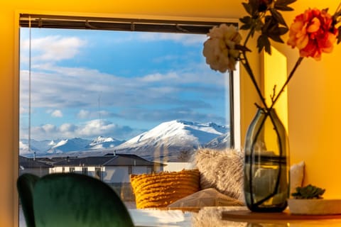 Living room, Mountain view