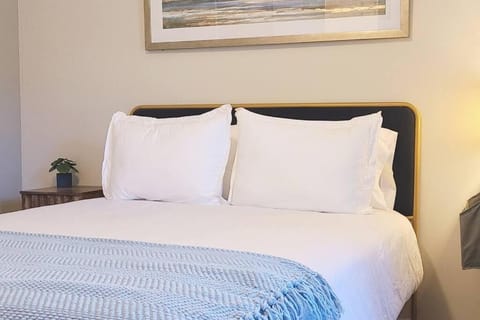 Centrally located home in Rogers and Bentonville! -Private Rooms Vacation rental in Rogers