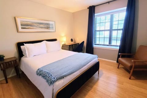 Centrally located home in Rogers and Bentonville! -Private Rooms Vacation rental in Rogers