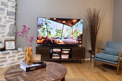 Communal lounge/ TV room, Living room