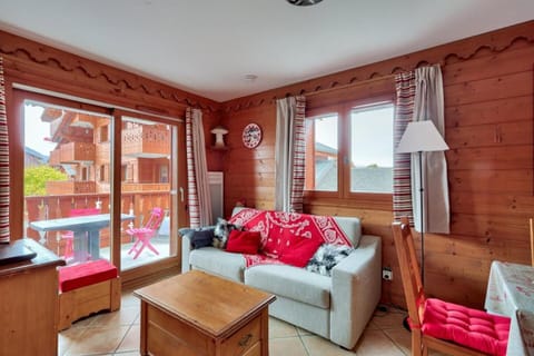 Bed, Living room, Bedroom, fireplace, kitchen
