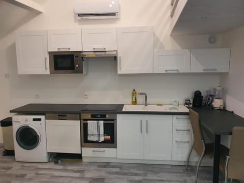 Kitchen or kitchenette, oven, stove, washing machine