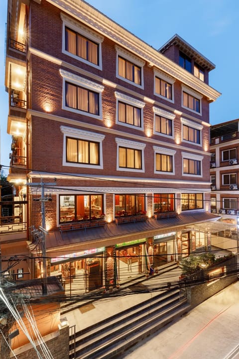 Property building, Restaurant/places to eat