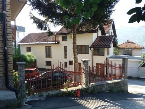 Property building, Neighbourhood, Street view, Parking