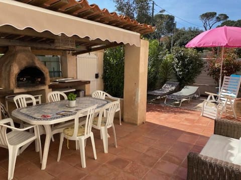 Garden, Dining area, sunbed