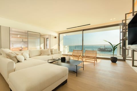 TV and multimedia, Living room, Photo of the whole room, Sea view