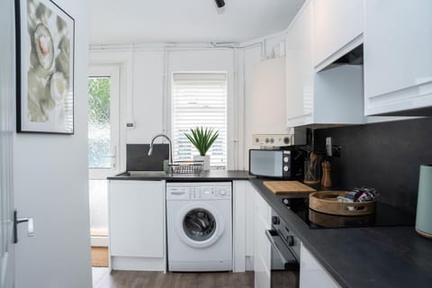 Montpellier Villa Apartment in Cheltenham