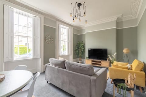 Montpellier Villa Apartment in Cheltenham