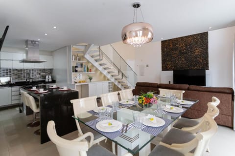 TV and multimedia, Kitchen or kitchenette, Living room, Dining area