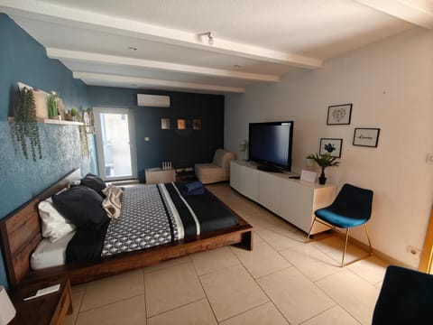 Suite 2 lits Auberge du Manala Hôtel 24 24 proche Basel Hostel in Saint-Louis