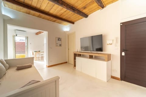 Bed, Living room