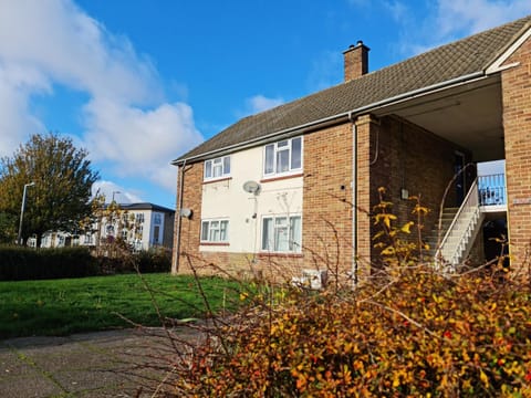 2 Bed Spacious Apartment, Sleeps 4, Free Wifi, Free Parking, Amenities Nearby, Good Transport Links Nearby, Contractors and Holidays Apartment in Harlow