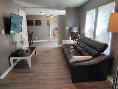 Communal lounge/ TV room, TV and multimedia, Living room, Seating area